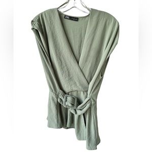 Easy blouse with faux belt